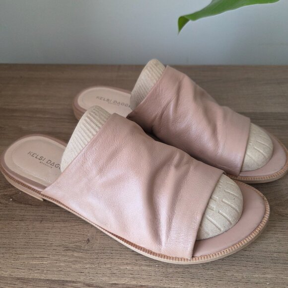 Kelsi Dagger Shoes - EUC KELSI DAGGER BROOKLYN NUDE SUPER SOFT LEATHER SANDALS SIZE 9.5